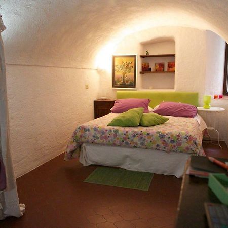 Appartamento Le Violette Dolceacqua Zewnętrze zdjęcie